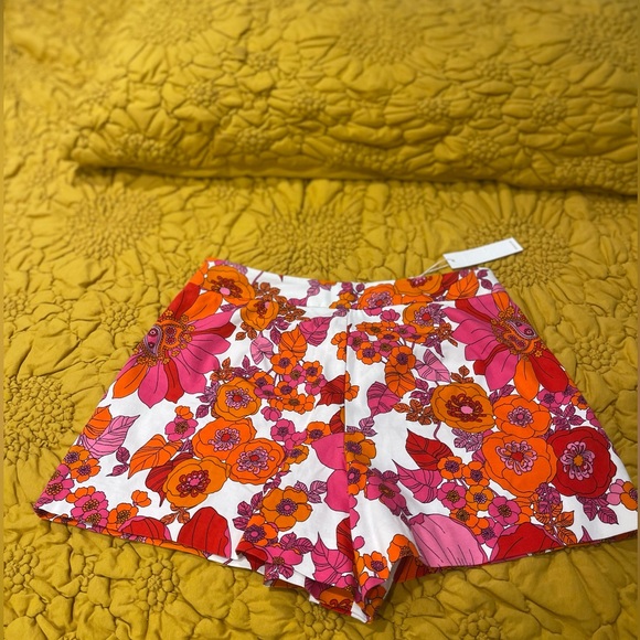NWT Adorable Retro Trina Turk Shorts Size 2 - Picture 3 of 11